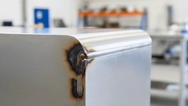 レーザークリーニング溶接ビード動画サムネイル